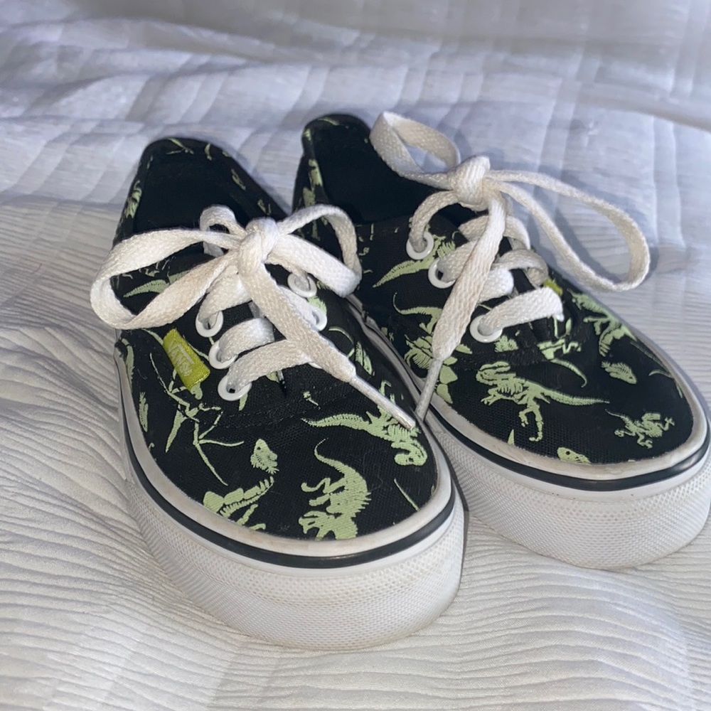Glow skeleton vans